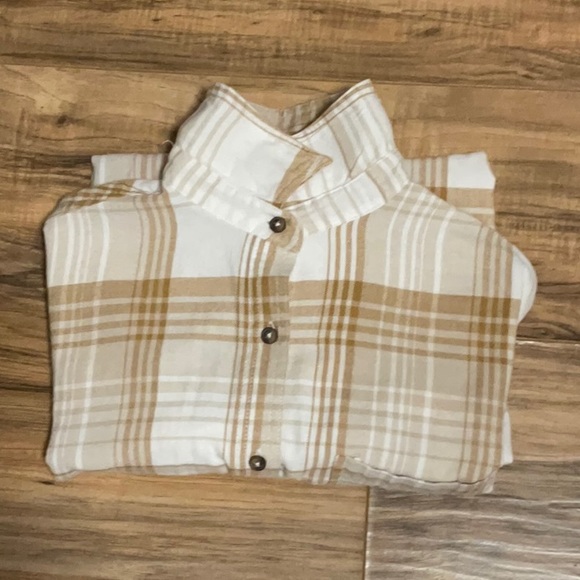 Aeropostale woman’s small caramel beige flannel - Picture 4 of 4